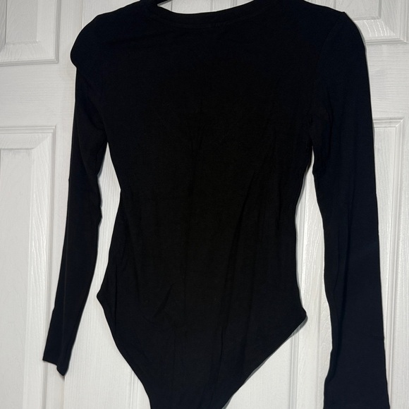 Chic Black V-Neck Bodysuit - Picture 2 of 4